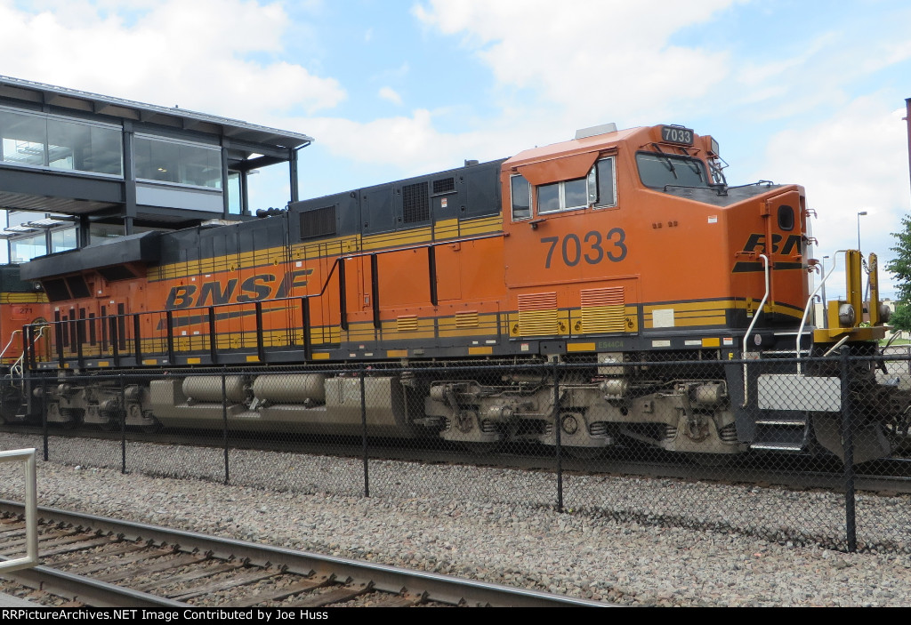 BNSF 7033